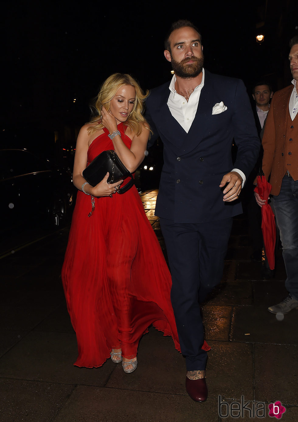 Kylie Minogue y Joshua Sasse en la Premiere de 'Absolutely Fabulous'