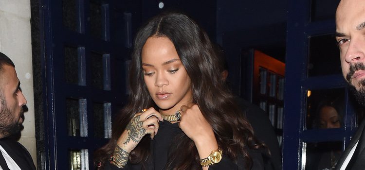 Rihanna saliendo del Tape Nightclub de Londres