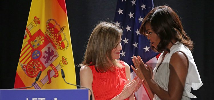 La Reina Letizia y Michelle Obama, muy cómplices en la presentación de Let Girls Learn en Madrid