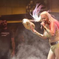 Leticia Sabater cantando 'La Salchipapa' en el Orgullo Gay 2016 de Madrid