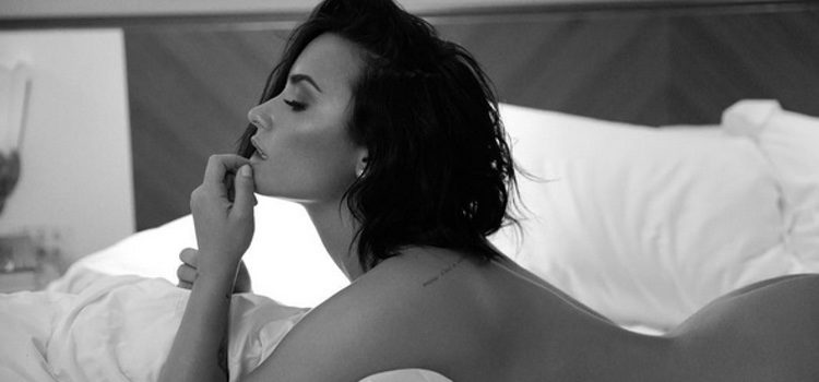 Demi Lovato posa semidesnuda