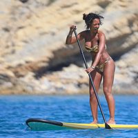 Mel B en bikini en las aguas de Ibiza