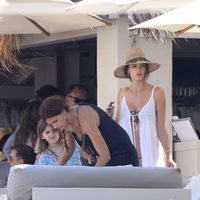 Alessandra Ambrosio de vacaciones en Ibiza
