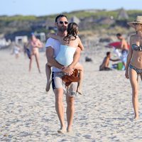 Alessandra Ambrosio de vacaciones con su familia en Ibiza