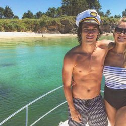 Jessica Bueno y Jota Peleteiro con el torso desnudo de vacaciones