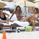 Kourtney Kardashian con Peneloppe Disick y unas amigas en sus vacaciones en Miami
