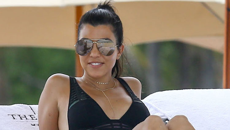 Kourtney Kardashian disfrutando de sus vacaciones en Miami
