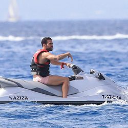 Cesc Fábregas en una moto acuática en Ibiza