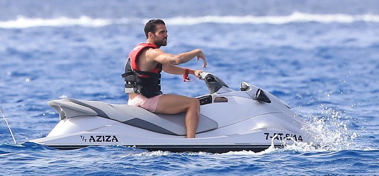 Cesc Fábregas en una moto acuática en Ibiza