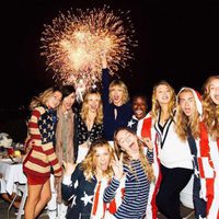 Taylor Swift y sus amigas famosas celebrando el Día de la Independencia