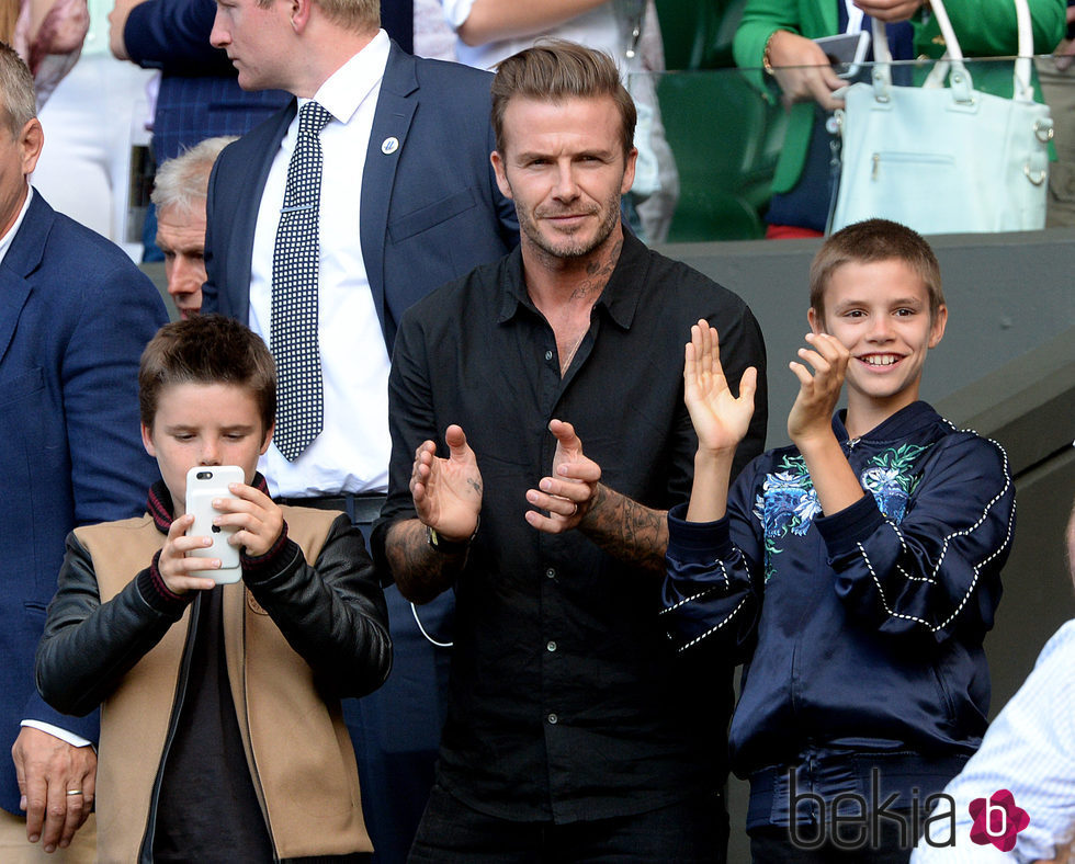 David Beckham con sus hijos Romeo y Cruz en Wimbledon 2016