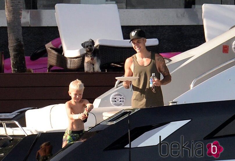 Justin Bieber con su hermano pequeño de vacaciones en Miami