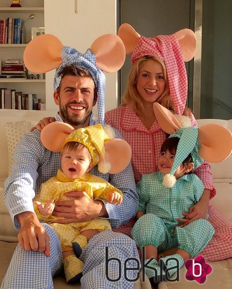 Shakira y Piqué con sus hijos Sasha y Milan