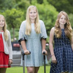 Las princesas de Holanda Amalia, Alexia y Ariane en  el posado de verano 2016