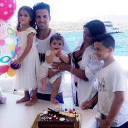 Capri celebrando su primer cumpleaños en Ibiza con Cesc Fábregas, Daniella Semaan y sus hermanos Lia y Joseph