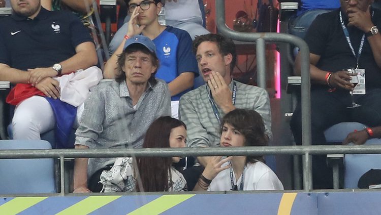 Mick Jagger con sus hijos James y Lucas en la final de la Eurocopa 2016