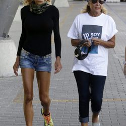 Mila Ximénez y Yola Berrocal a su llegada a Madrid para la final de 'Supervivientes 2016'