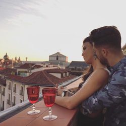 Sofía Suescun y Hugo Paz, muy acaramelados en una terraza