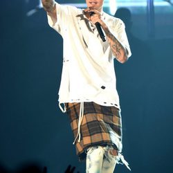 Justin Bieber cantando durante su concierto en Atlantic City