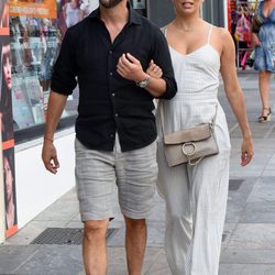 Eva Longoria y José Antonio Bastón disfrutando de las calles de Marbella