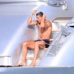 Cristiano Ronaldo dándose una refrescante ducha