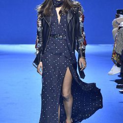 Sara Sampaio desfilando para Elie Saab en la Semana de la Moda de París