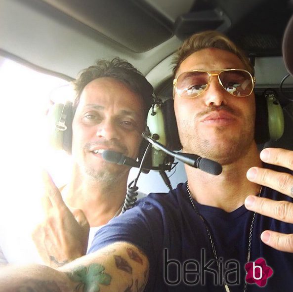 Marc Anthony y Sergio Ramos sobrevolando España en helicóptero