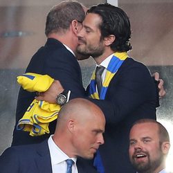 Alberto de Mónaco y Carlos Felipe de Suecia se saludan cariñosamente