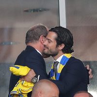 Alberto de Mónaco y Carlos Felipe de Suecia se saludan cariñosamente