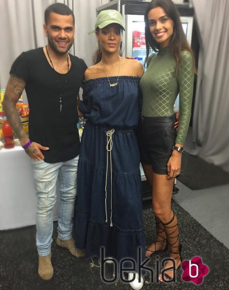 Dani Alves y Joana Sanz con Rihanna en Barcelona