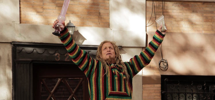 Woody Harrelson interpretando el papel de hippie en Saturday Night Live