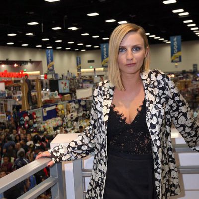 Faye Marsay  en la firma de  'Juego de Tronos' durante la Comic-Con 2016
