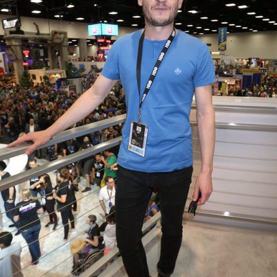 Iwan Rheon en la firma de 'Juego de Tronos' durante la Comic-Con 2016