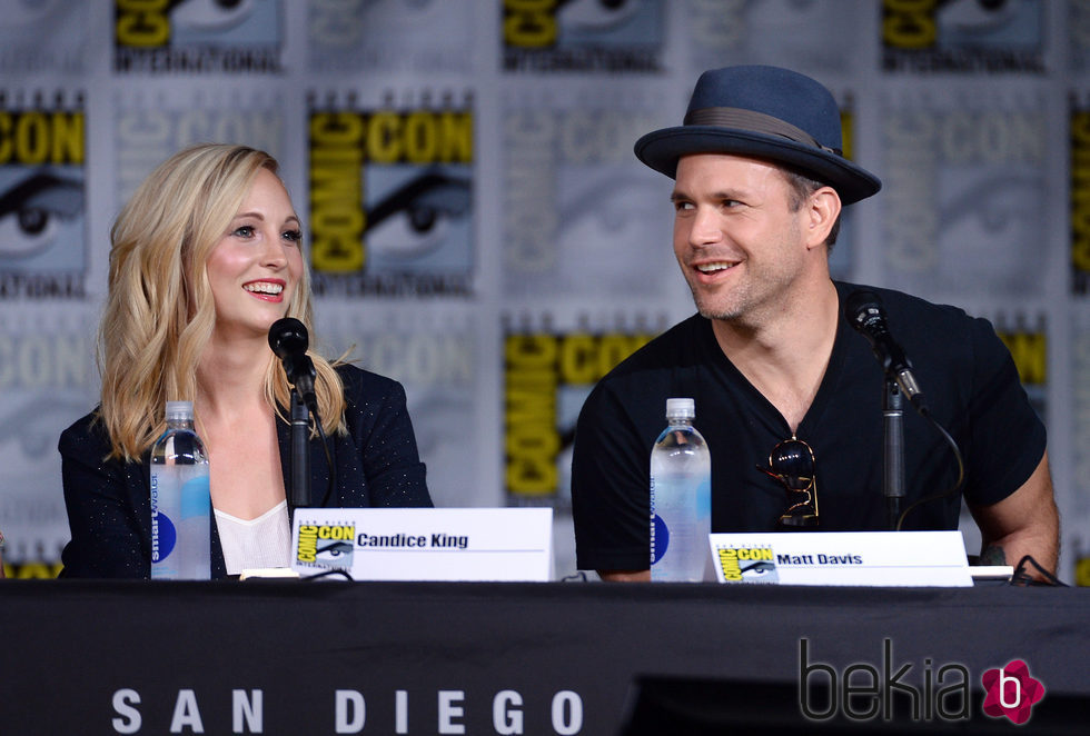 Candice King y Matt Davis en la Comic-Con de San Diego 2016