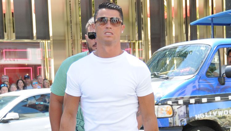 Cristiano Ronaldo de compras por Beverly Hills