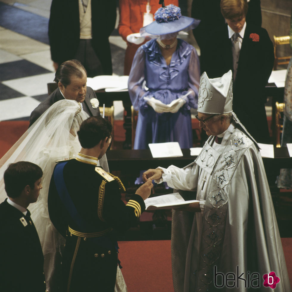 El Príncipe Carlos y Lady Di durante su boda en 1981