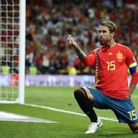 Sergio Ramos 'pidiendo matrimonio' a Pilar Rubio para celebrar un gol