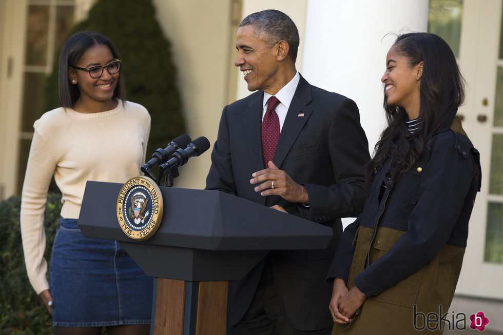 Barack Obama con sus hijas Sasha y Malia Obama