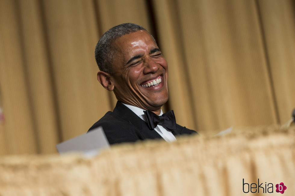 Barack Obama riéndose en la cena de corresponsales de la Casa Blanca 2015