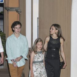 Froilán, la Infanta Sofía y la Reina Letizia de cena en Mallorca