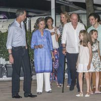 La familia Real casi al completo de cena por Mallorca