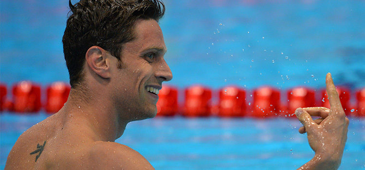 Luca Dotto, feliz en la piscina tras terminar una competición