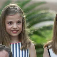 La Infanta Sofía y la Princesa Leonor en el posado de verano 2016