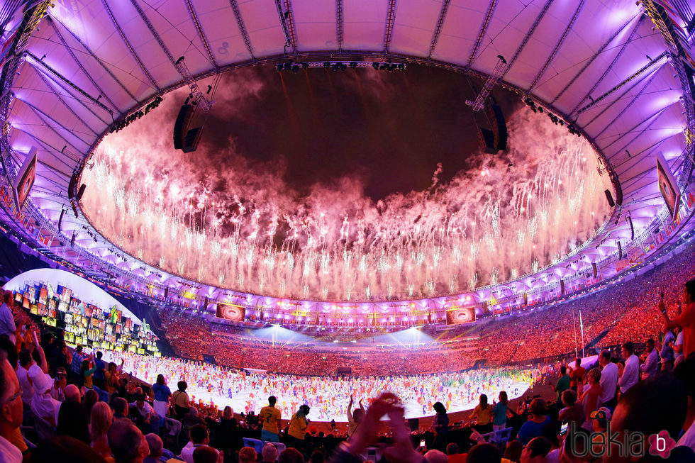 Fuegos artificiales en la ceremonia de inauguración de los Juegos Olímpicos de Río 2016