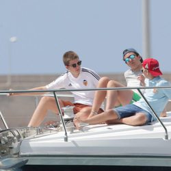 Juan y Miguel Urdangarín con Froilán navegando en aguas de Palma de Mallorca
