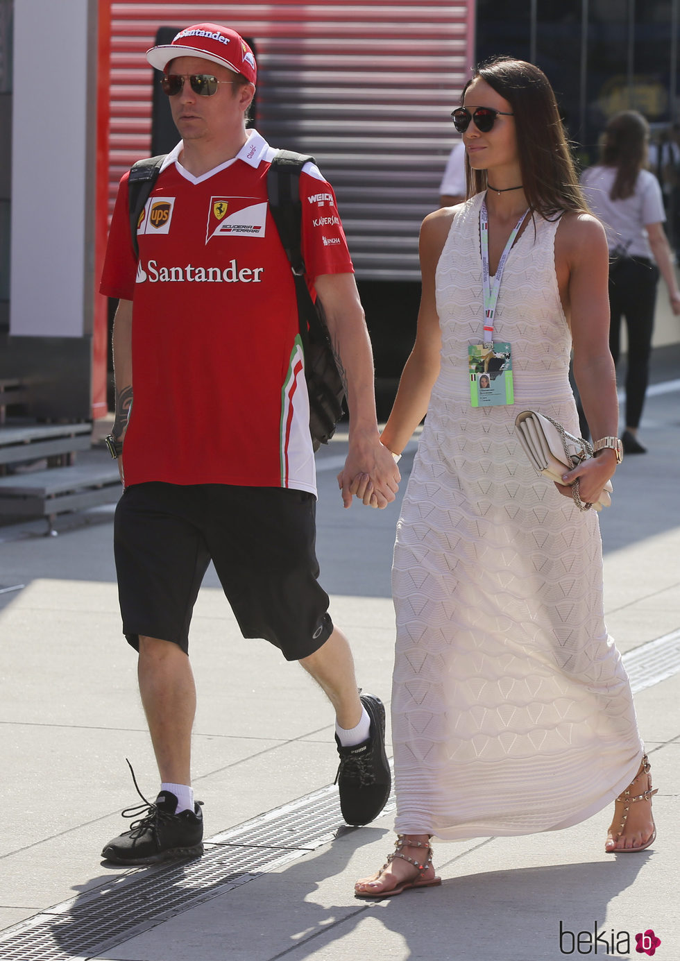 Kimi Raikkonen y su mujer Minttu Virtanen de la mano