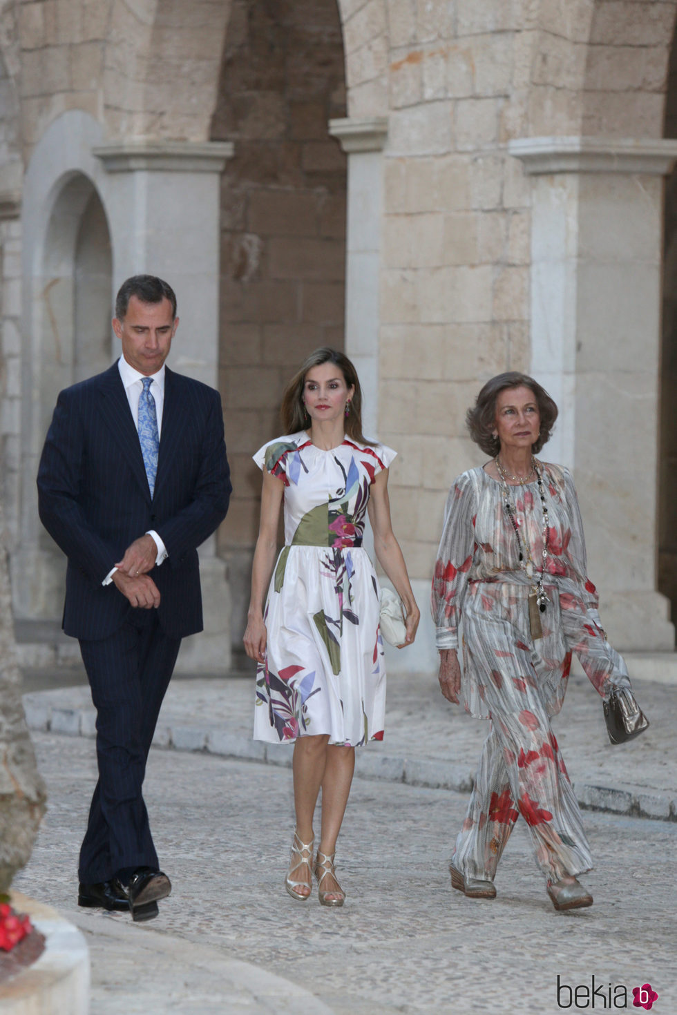 Los Reyes Felipe y Letizia y la Reina Sofía en la recepción a las autoridades de Mallorca