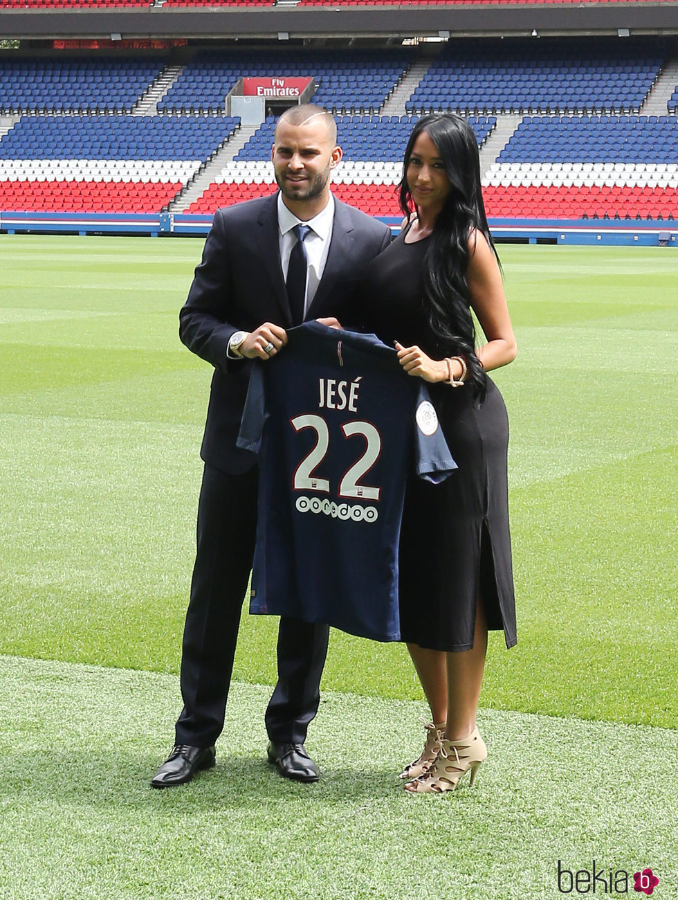 Jesé Rodríguez con su novia Aura Ruiz en su presentación como jugador del PSG