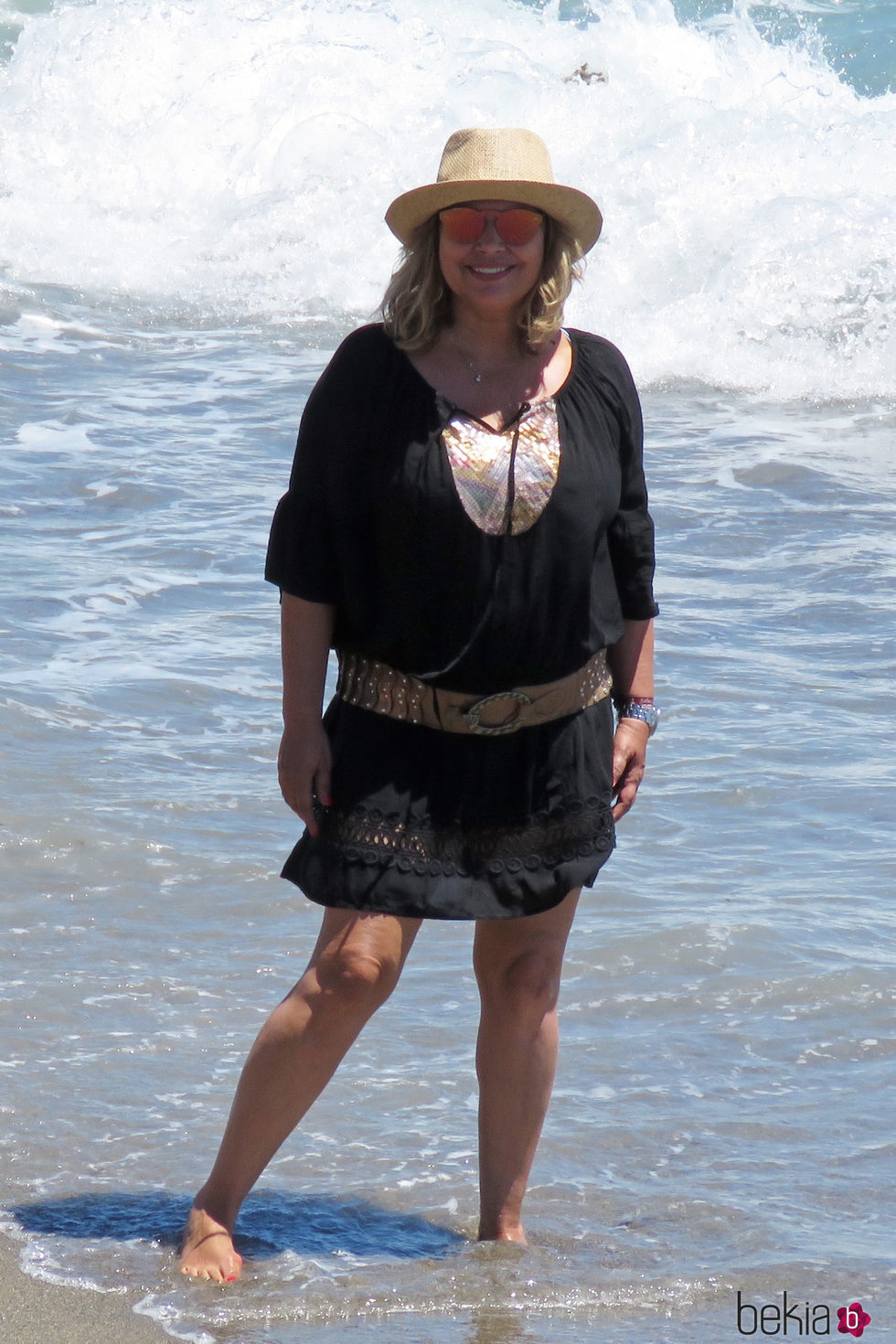Terelu Campos posando durante una jornada de playa en Marbella