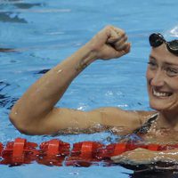 Mireia Belmonte celebrando su medalla de oro en los 200 metros mariposa en Rio 2016